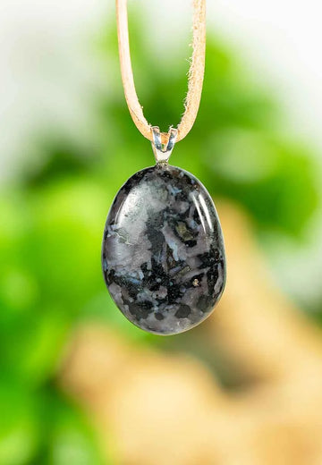 Gabbro hanger met zilver oog - nr. 2