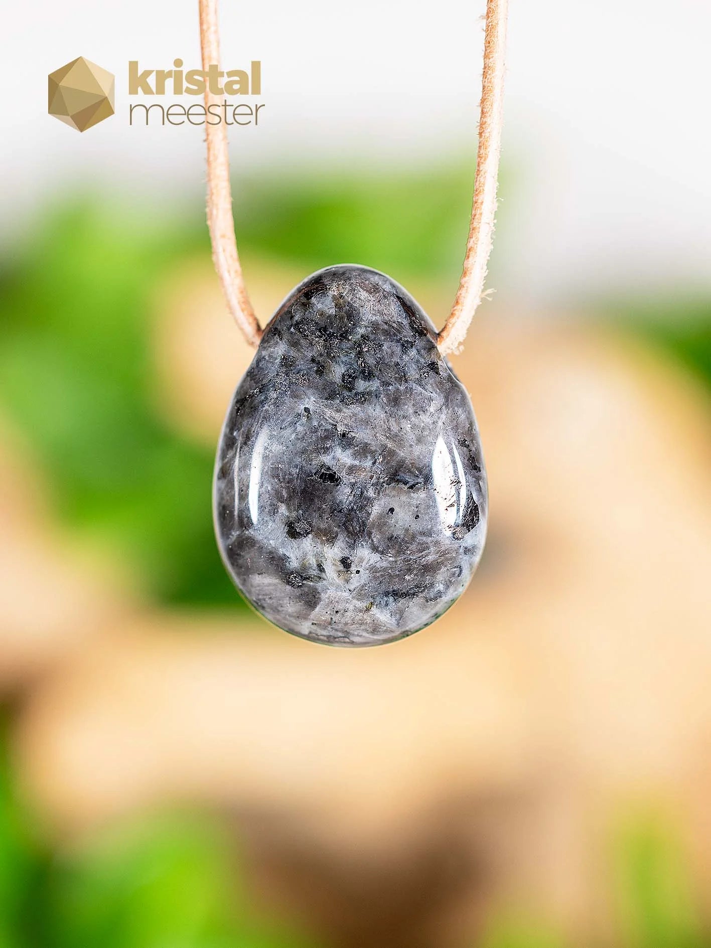 Larvikiet hanger, doorboord - nr. 4