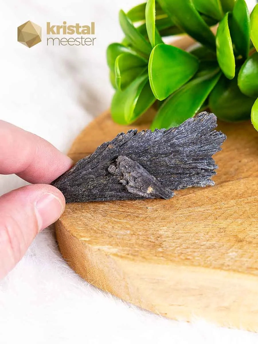 Kyanite Black - no. 2